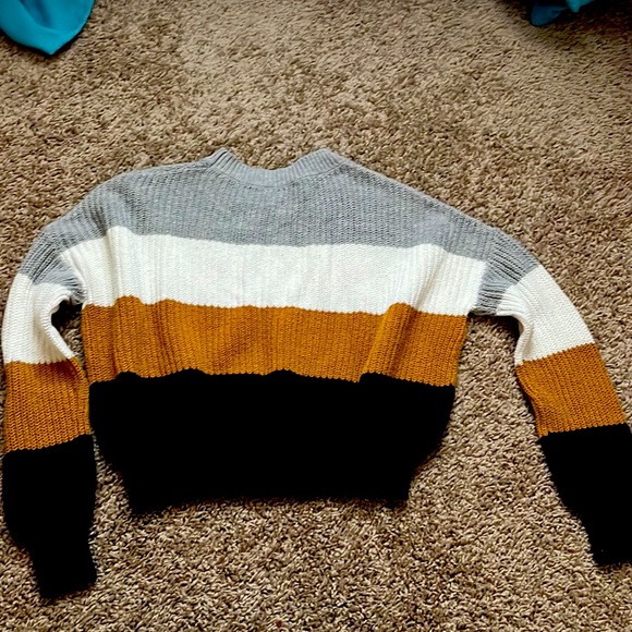 Neutral color sweater - Picture 2 of 2